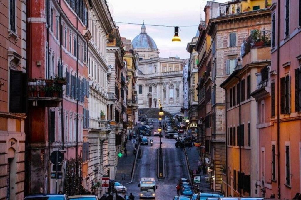 Small Mezzanine Apartment Colosseo Roma Exterior foto