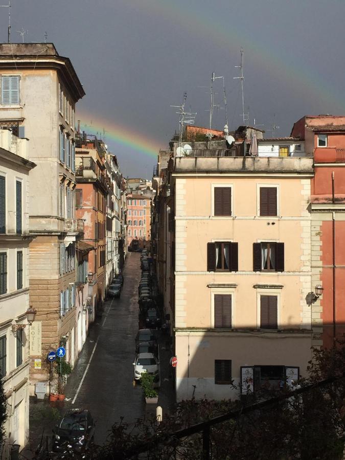 Small Mezzanine Apartment Colosseo Roma Exterior foto
